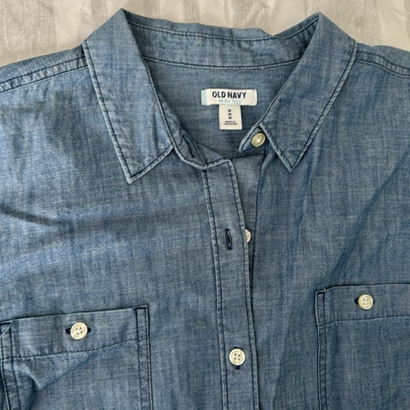 Old Navy Women’s Chambray Button Down Shirt - Medium - Picture 2 of 6